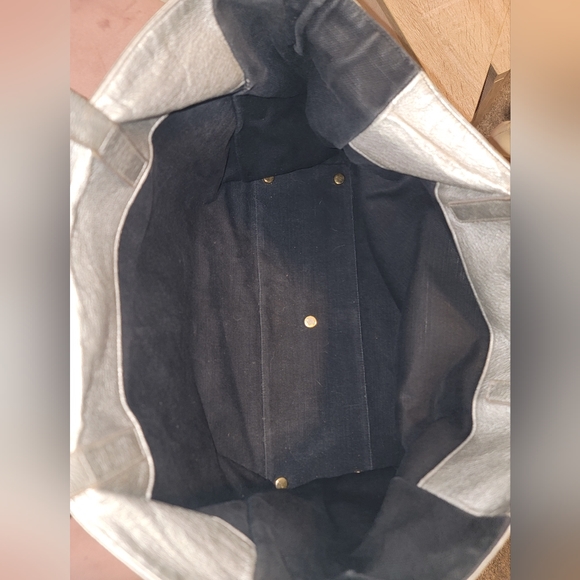 Authentic Yves Saint Laurent Silver Leather Reversible Shopper Tote Bag - Picture 4 of 8